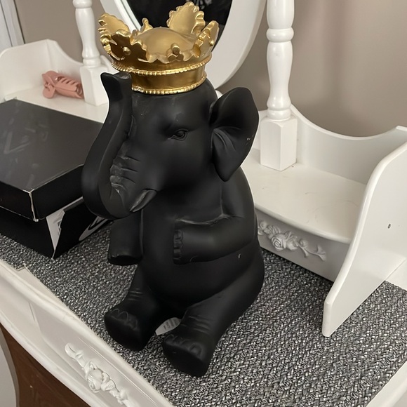 Thai Elephant Statue - Picture 2 of 3